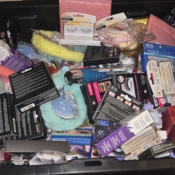 $50 Beauty & Accessory Scoops - Picture 3 of 5